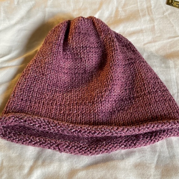 🦄 PURPLE Rolled Edge Beanie with Metallic Threading - Picture 4 of 9